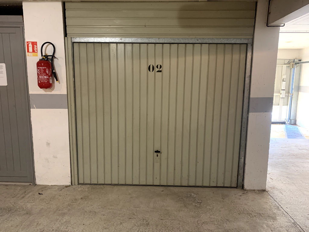 À louer - Box fermé - 14 m2 - Sainte-Maxime