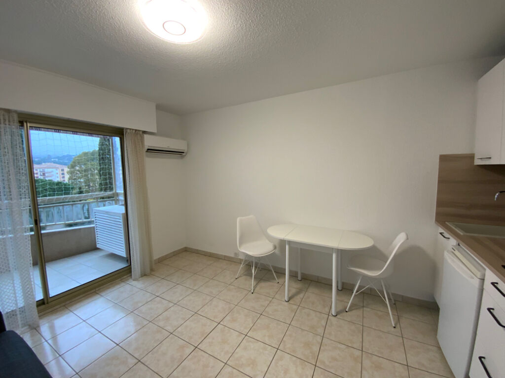 Location : appartement T1 (20 m²) à SAINTE MAXIME