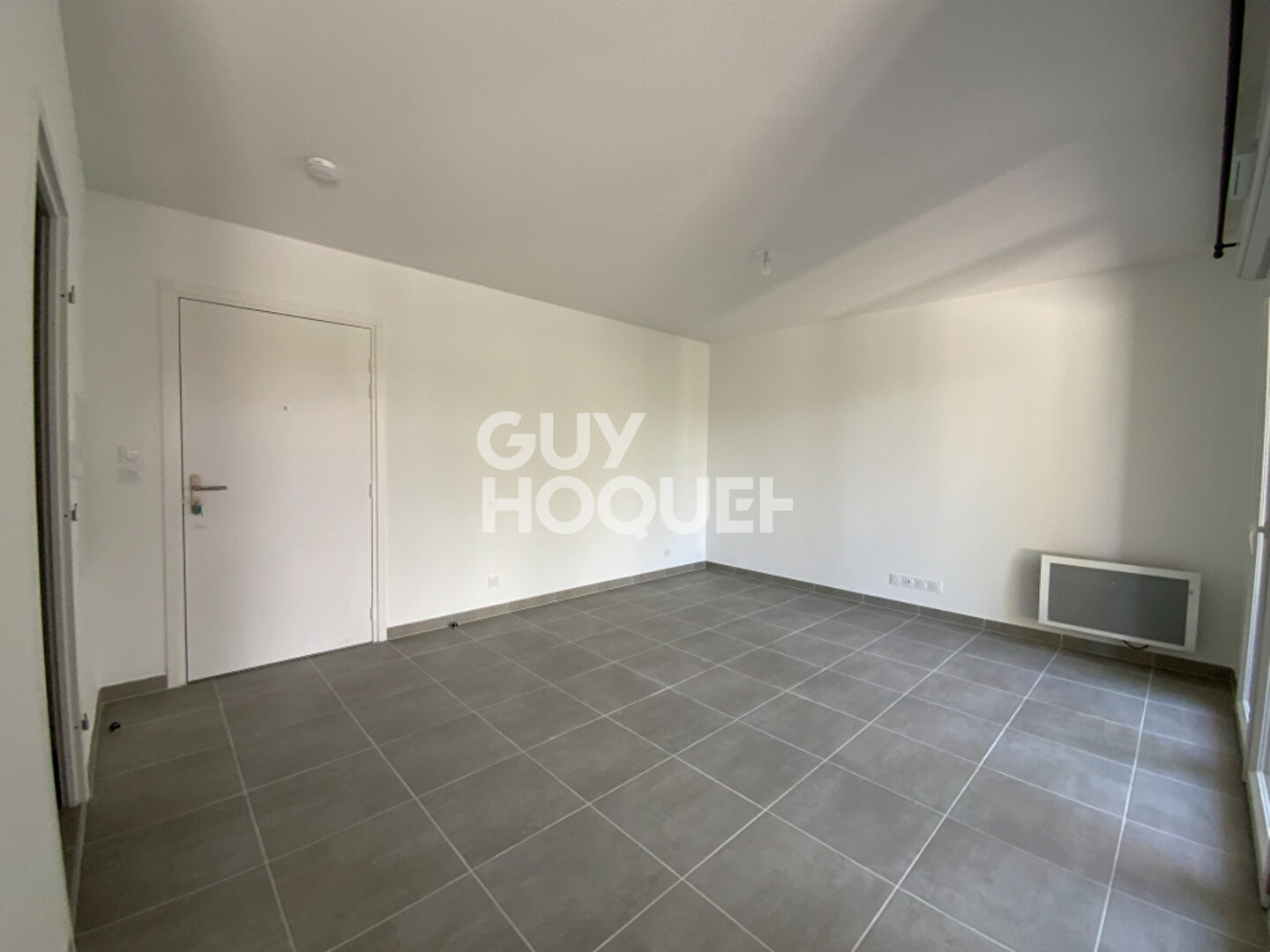 Studio Neuf (33 m²) en location à COGOLIN