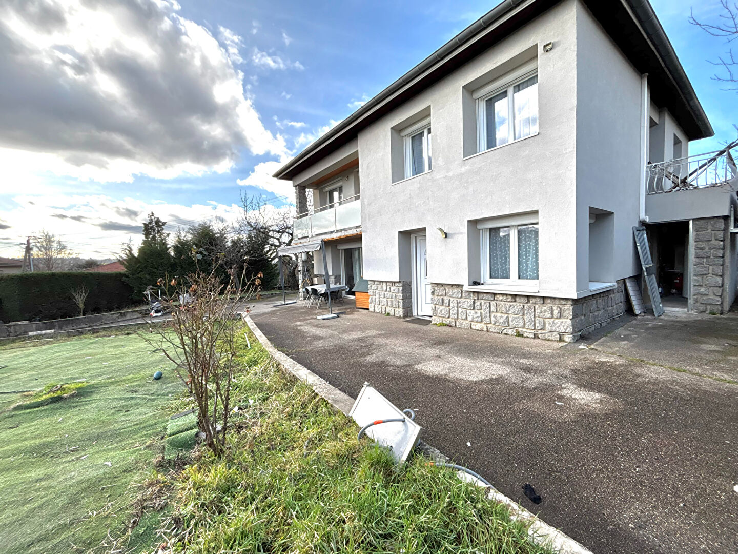 Maison rénovée 155 m²  4 chambres  Terrain 1 169 m²  Bas de Montreynaud