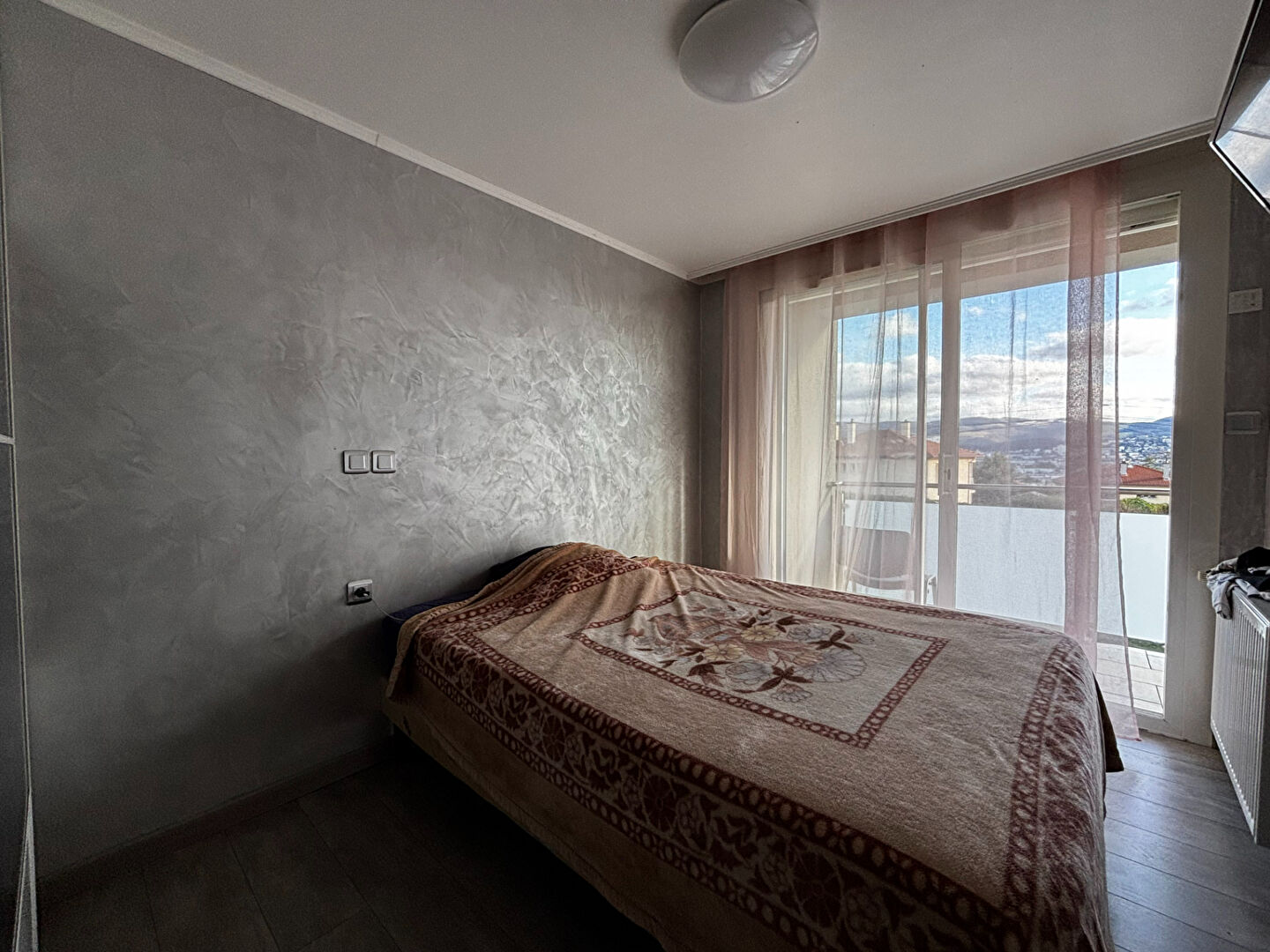 Maison rénovée 155 m²  4 chambres  Terrain 1 169 m²  Bas de Montreynaud