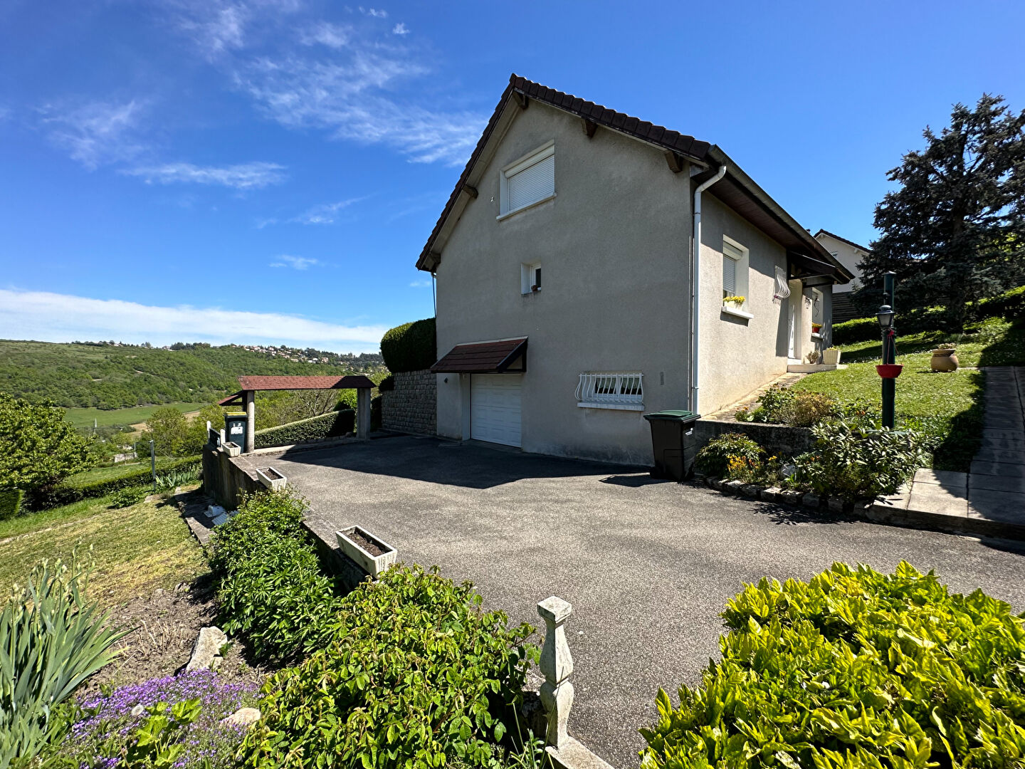 SAINT GENEST LERPT : maison 5 pièces en vente