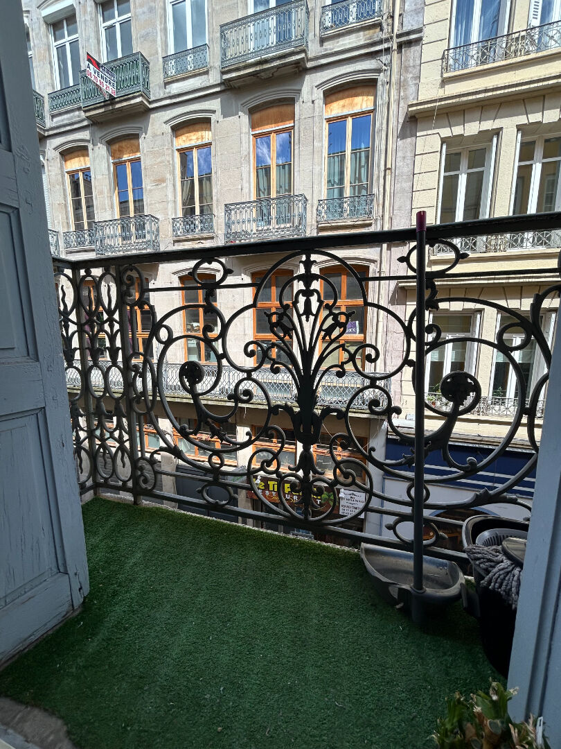 LOCATION : appartement T4 (74 m²) à SAINT ETIENNE