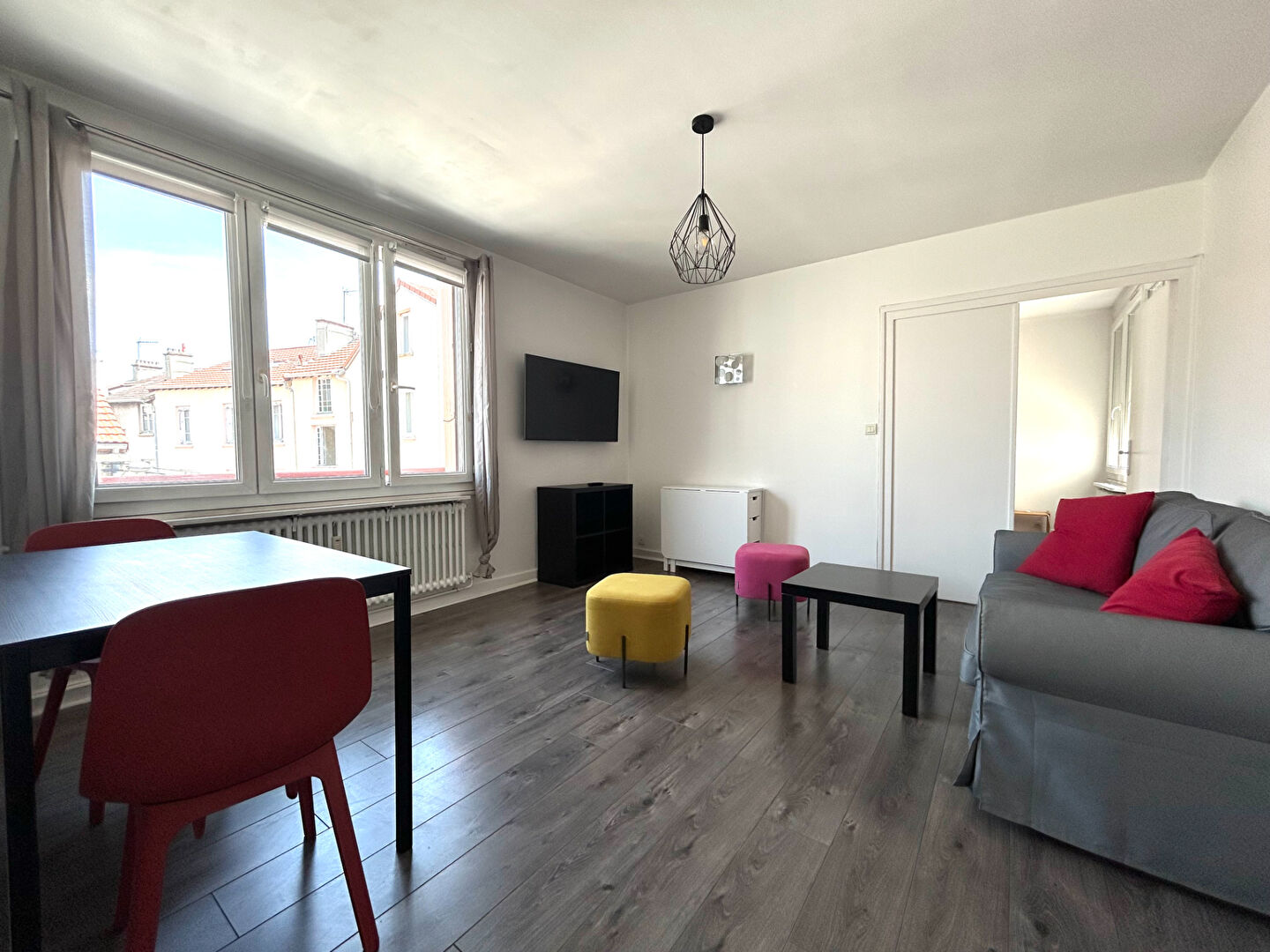 LOCATION d'un appartement de 2 pièces (44 m²) à SAINT ETIENNE - LA TERRASSE