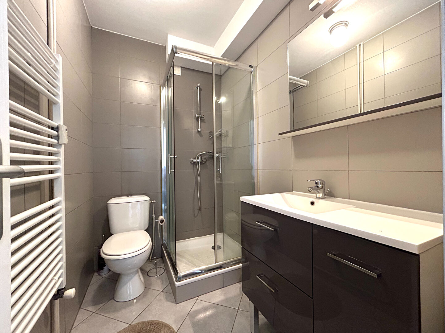 LOCATION d'un appartement de 2 pièces (44 m²) à SAINT ETIENNE - LA TERRASSE