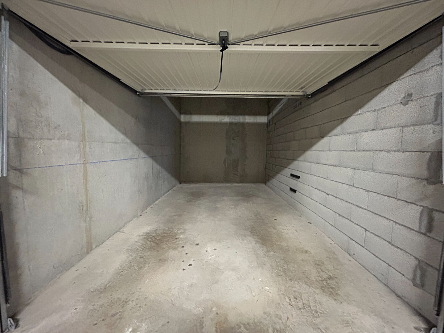 Garage à vendre . Copropriété récente et sécurisée Nord de Saint-Étienne