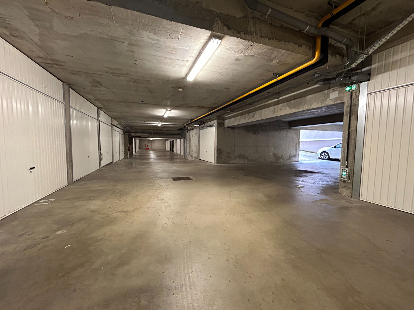 Garage à vendre . Copropriété récente et sécurisée Nord de Saint-Étienne