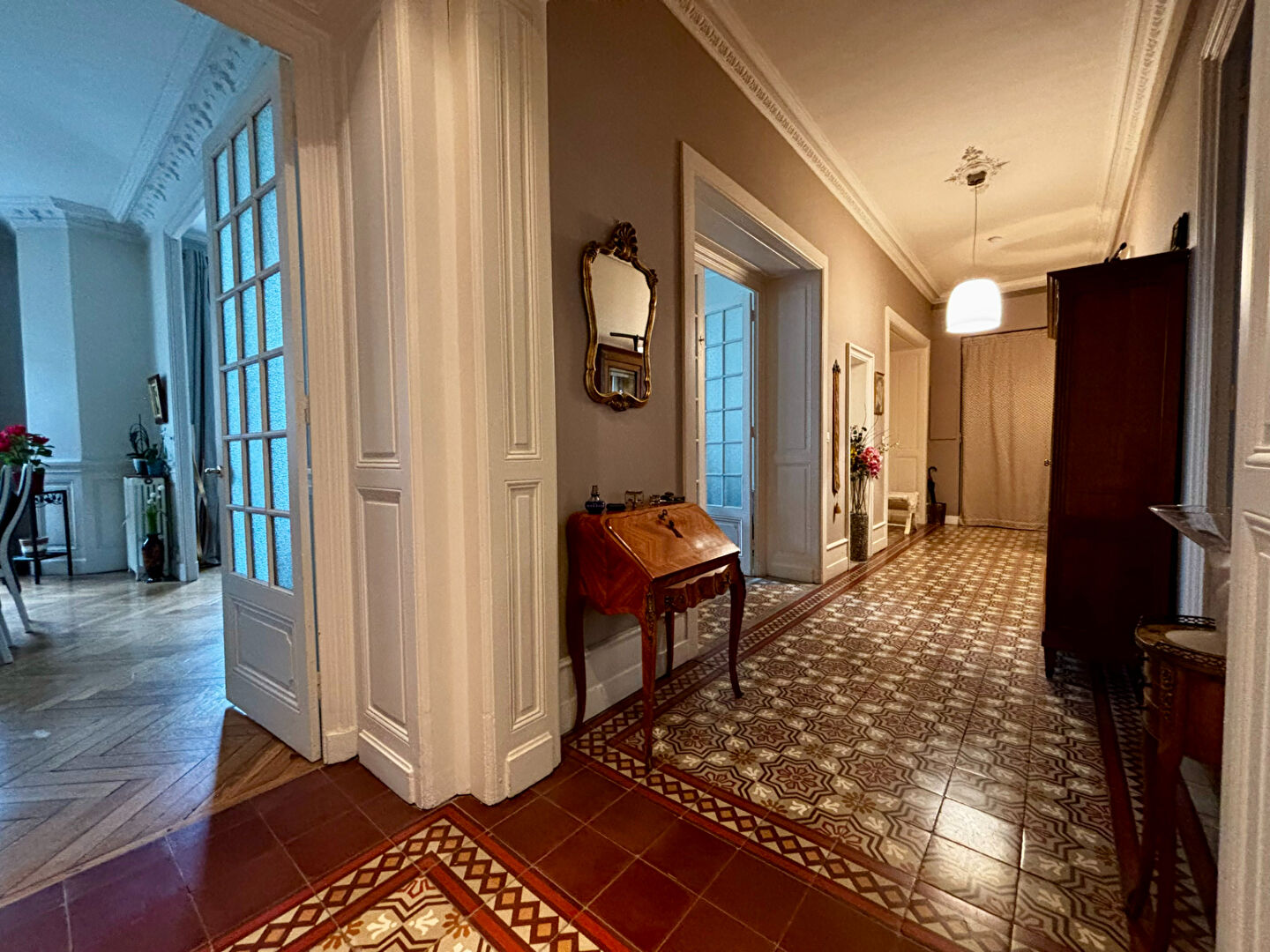 À VENDRE ! Magnifique Appartement Haussmannien de 150 m² dans une Résidence de Prestige