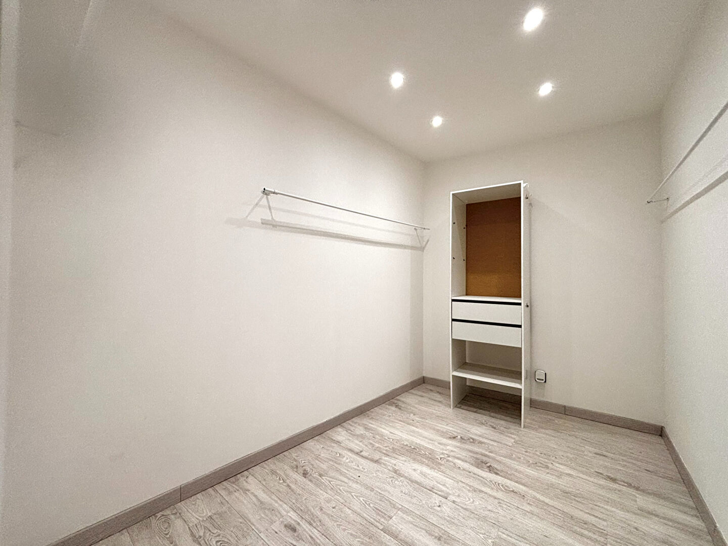 À VENDRE - Appartement F4 entièrement rénové - Saint-Étienne (Rue Émile Littré)