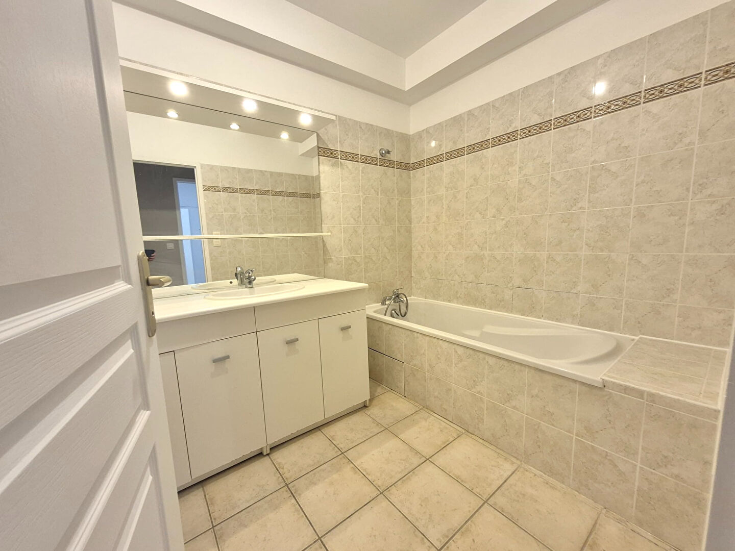 Spacieux T4 avec balcon et ascenseur  - centre de Saint Etienne