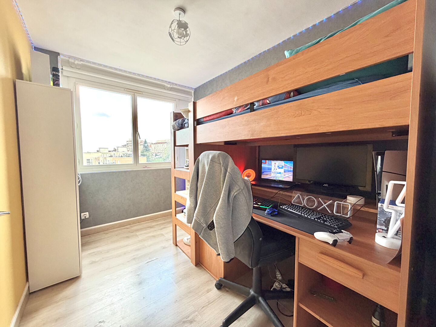 T5 lumineux avec vue dégagée, ascenseur et proche commodités