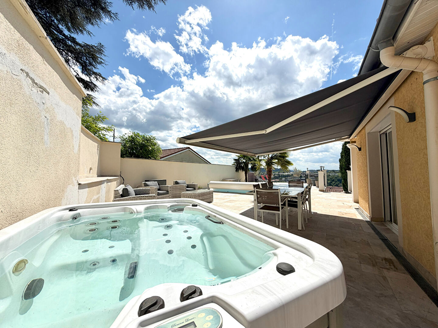 Maison Saint Genest Lerpt avec vue imprenable