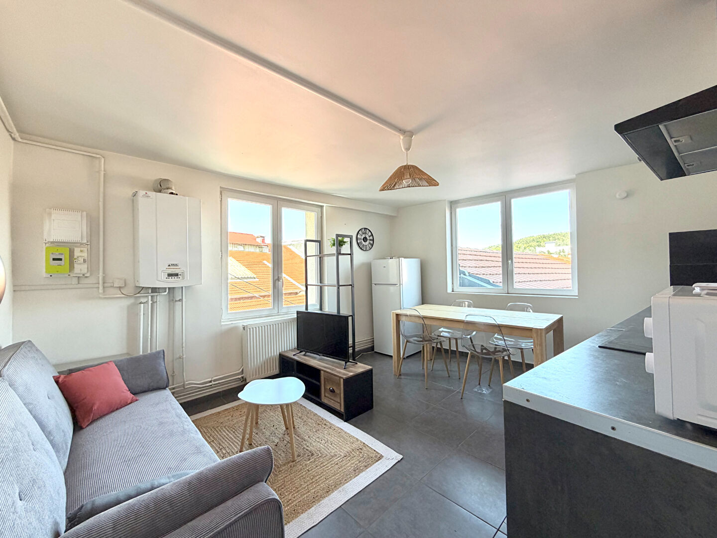 Bel appartement meublé de 74  m2 - 4 chambres ? Centre- ville de Saint-Étienne