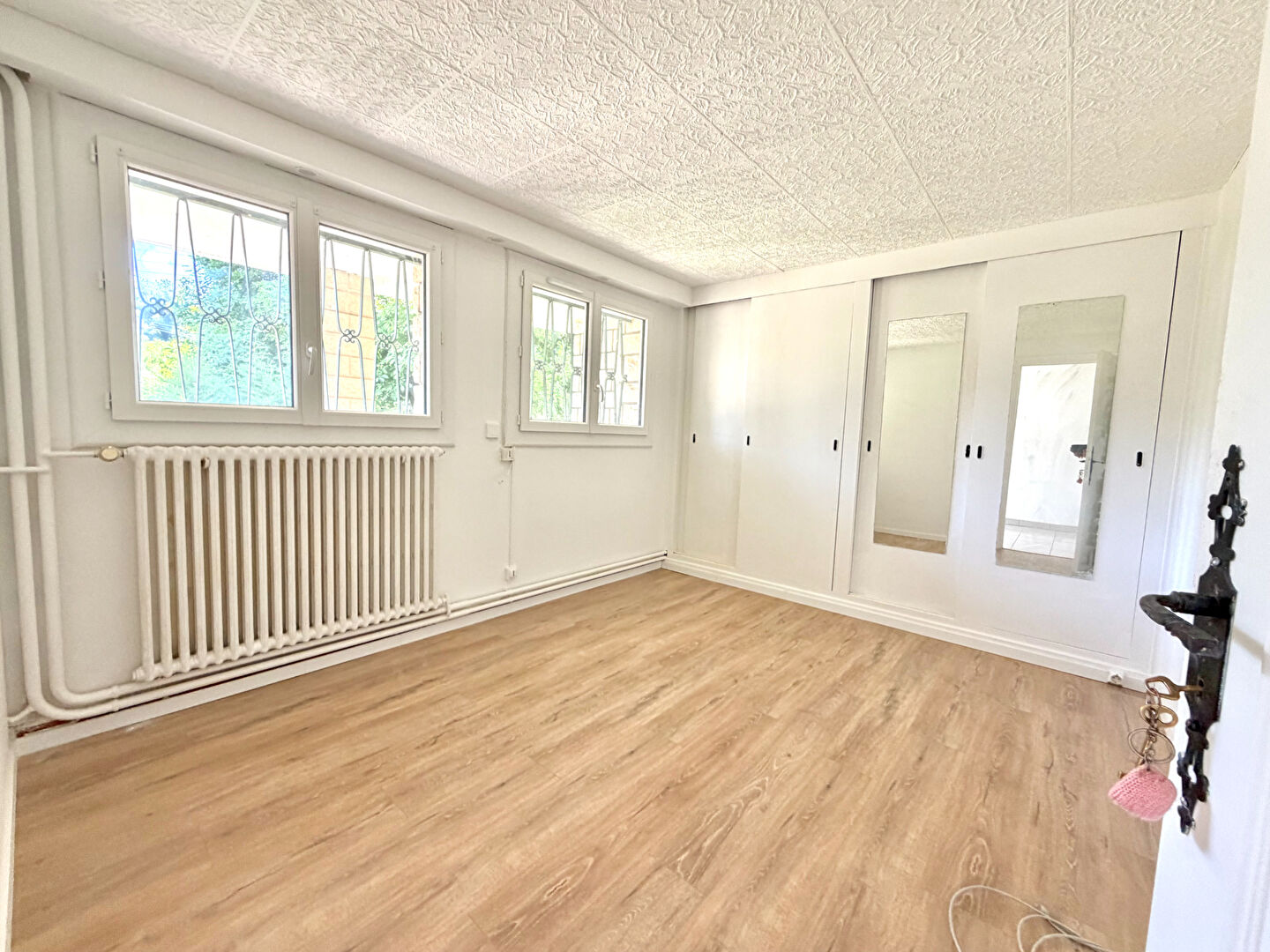 Maison familiale de 146 m² située sur la commune de Sorbier, dans un secteur résidentiel calme et agréable.