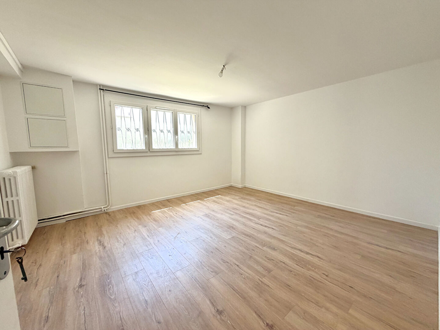 Maison familiale de 146 m² située sur la commune de Sorbier, dans un secteur résidentiel calme et agréable.