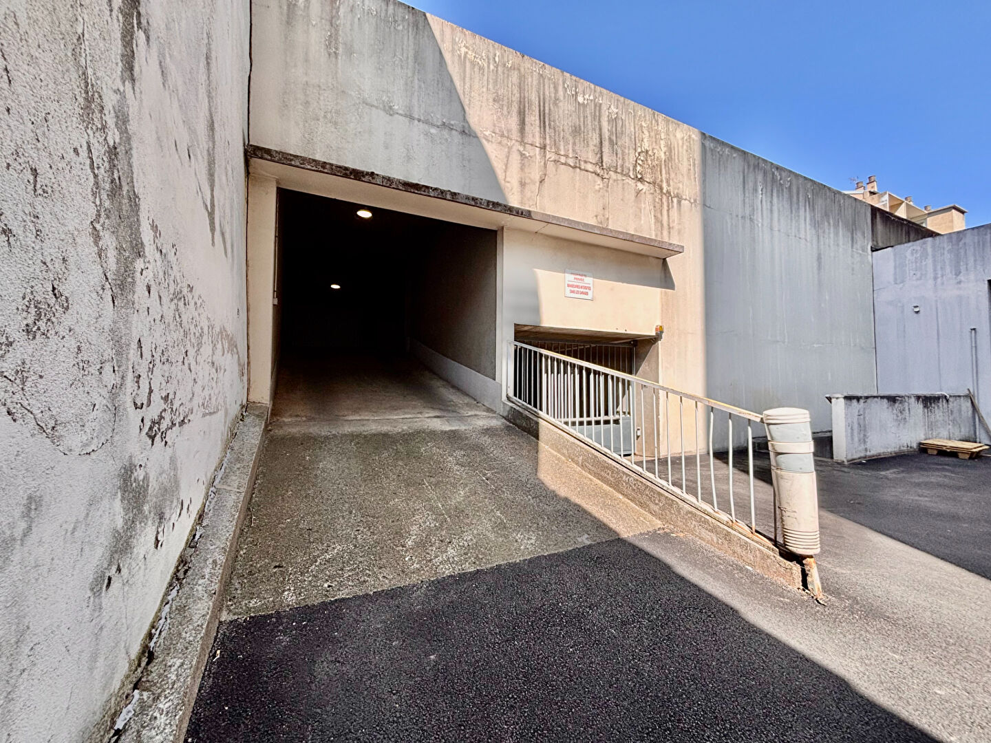 Garage fermé à vendre - Secteur Bergson à Saint-Étienne