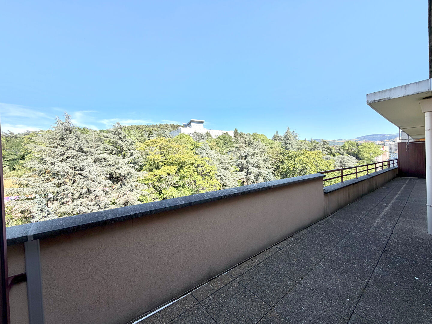 Appartement T2 de 64,32 m2 refait à neuf  Centre de Saint-Étienne