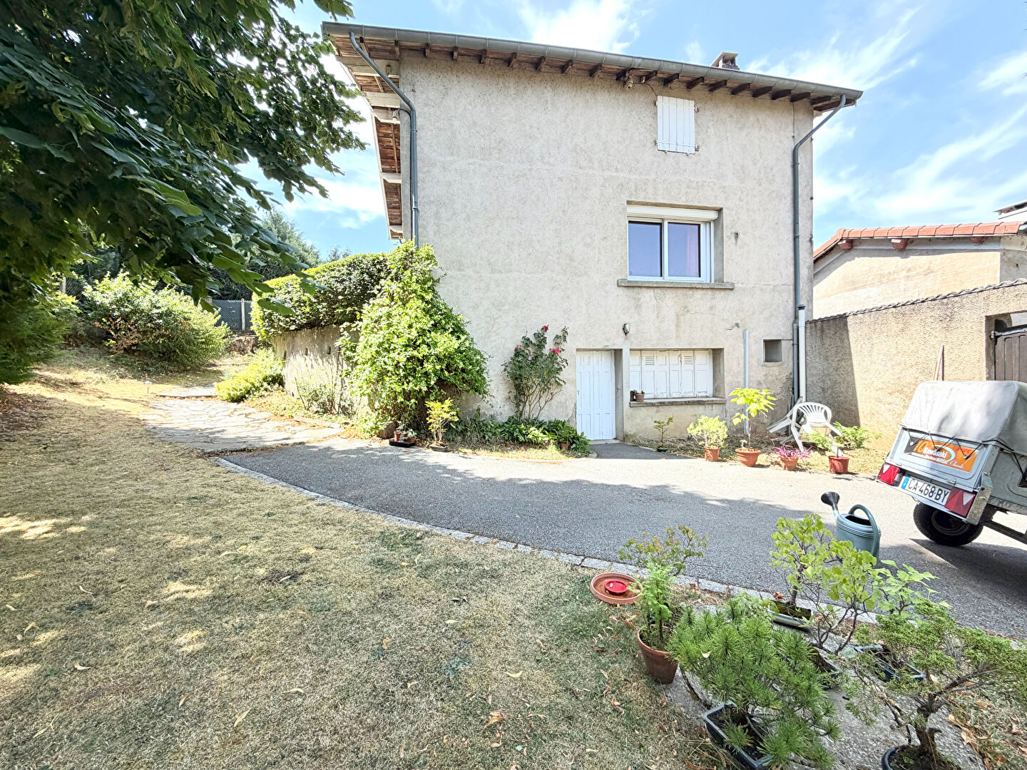 Charmante maison en pierre à Saint Romain Les Atheux 128.69m²