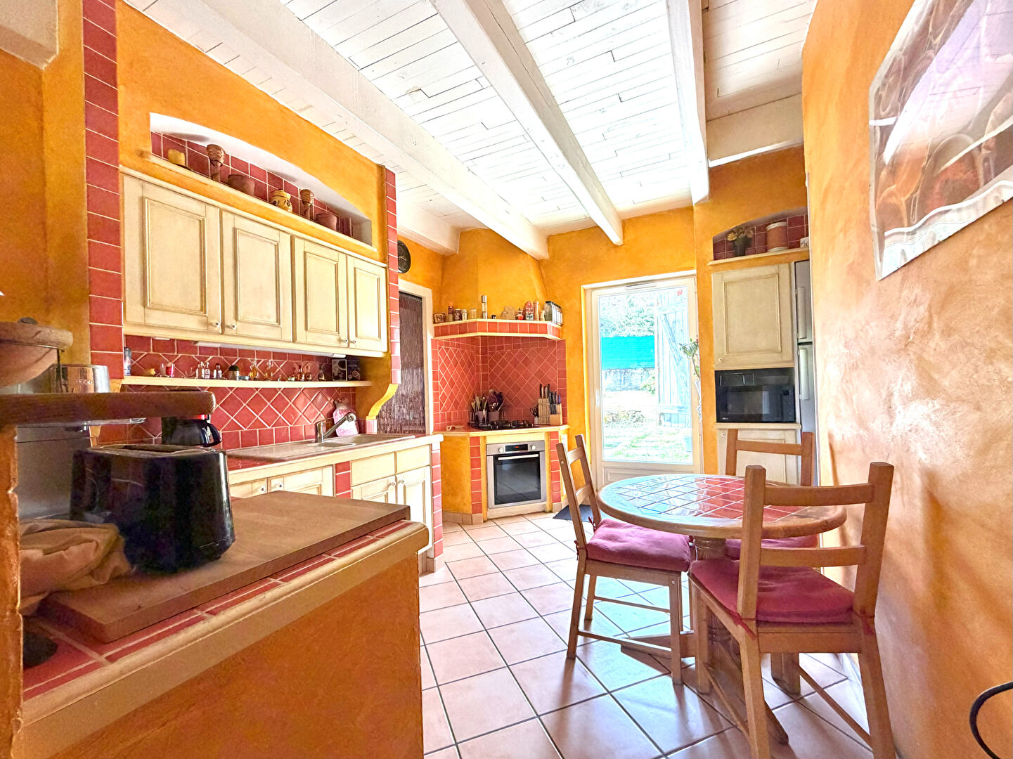 Charmante maison en pierre à Saint Romain Les Atheux 128.69m²