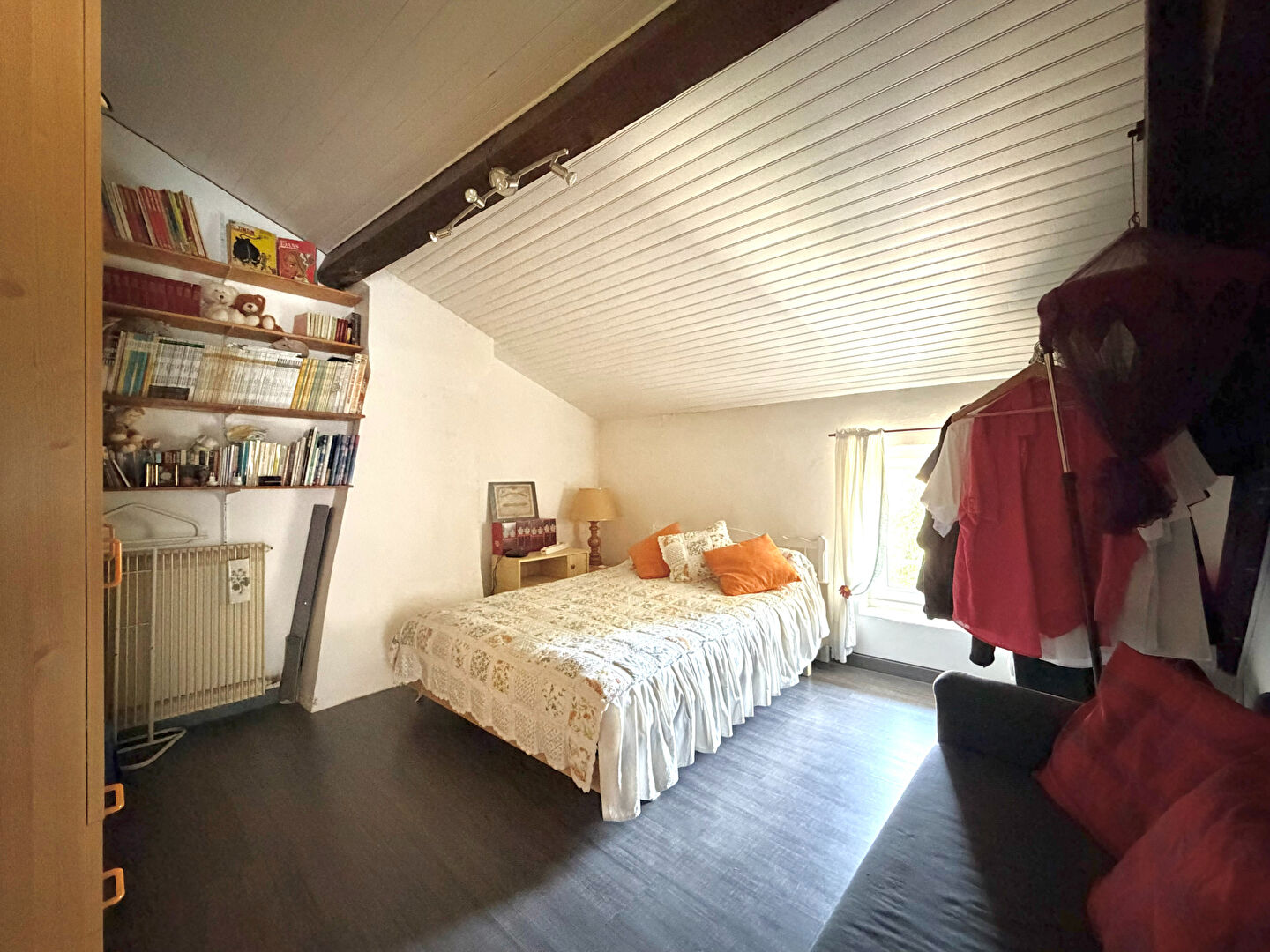 Charmante maison en pierre à Saint Romain Les Atheux 128.69m²