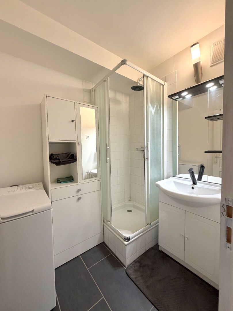 Appartement 3 pièces  2 chambres  Secteur La Rivière  61 000 