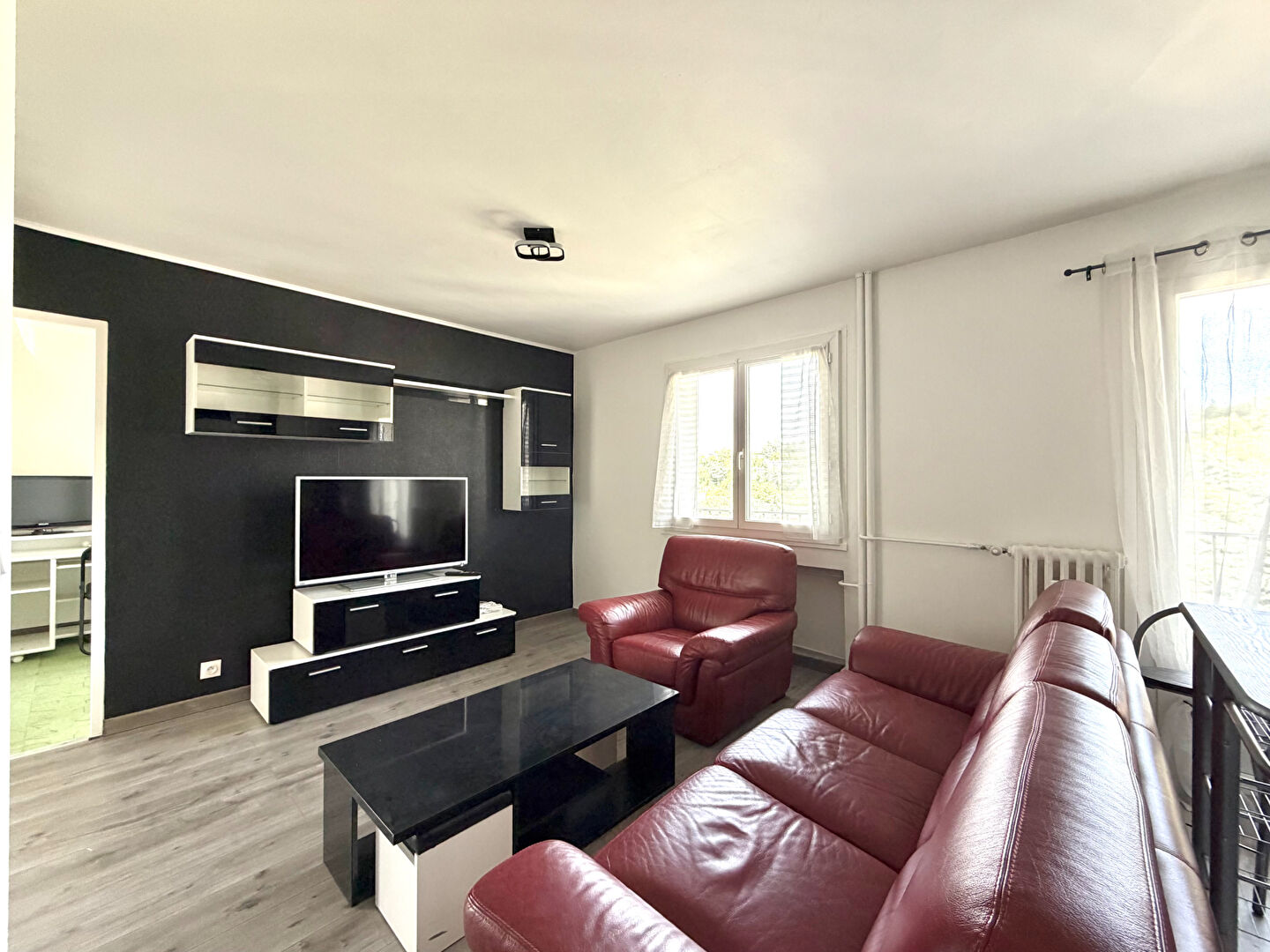 Appartement 3 pièces  2 chambres  Secteur La Rivière  61 000 