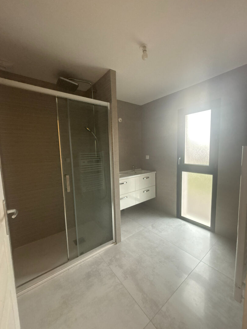 SAINT-CHAMOND  VILLA RÉCENTE DE 2024  110 m²  4 CHAMBRES GARAGE  3 PARKINGS