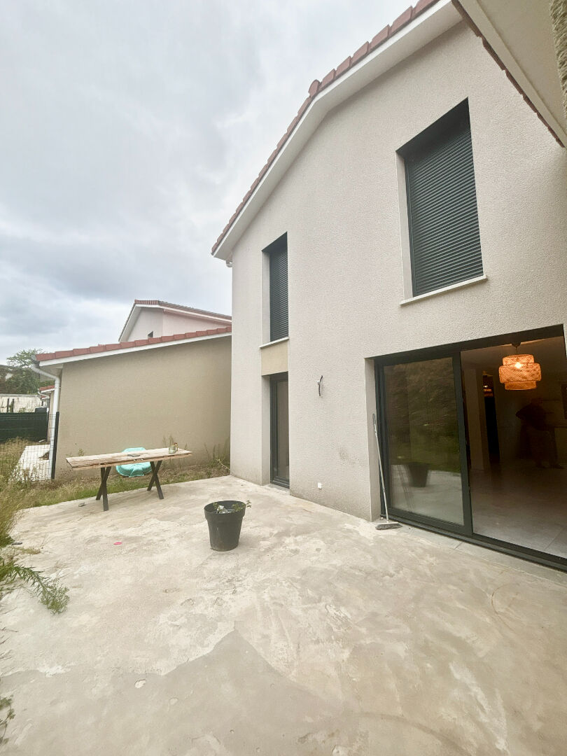 SAINT-CHAMOND  VILLA RÉCENTE DE 2024  110 m²  4 CHAMBRES GARAGE  3 PARKINGS