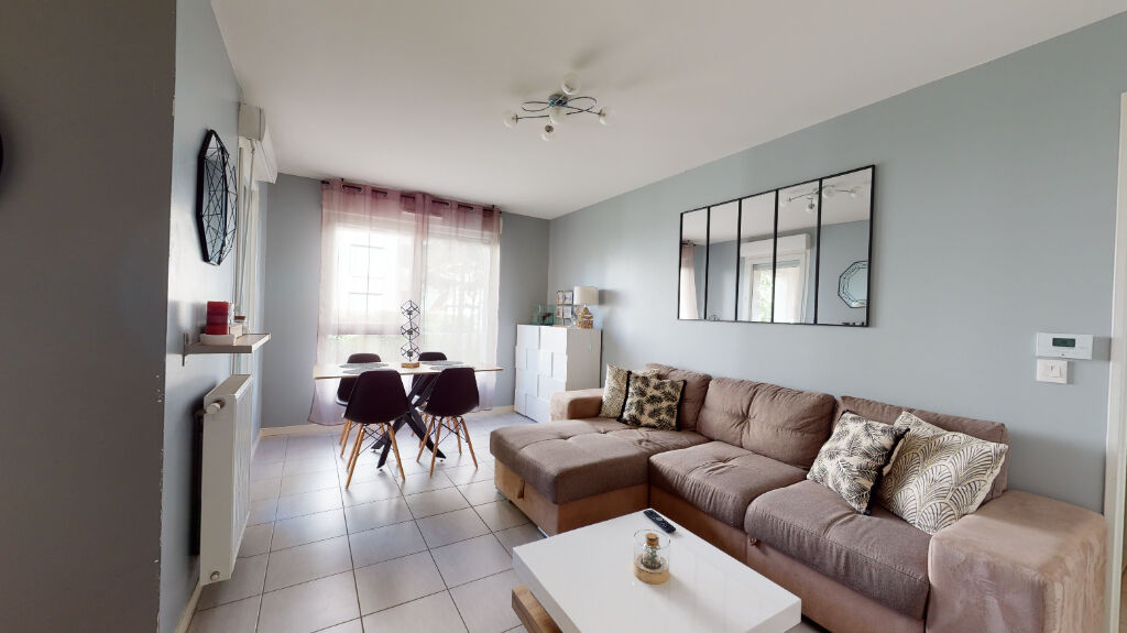 T2 AVEC GRAND BALCON, GARAGE LOUE MEUBLE