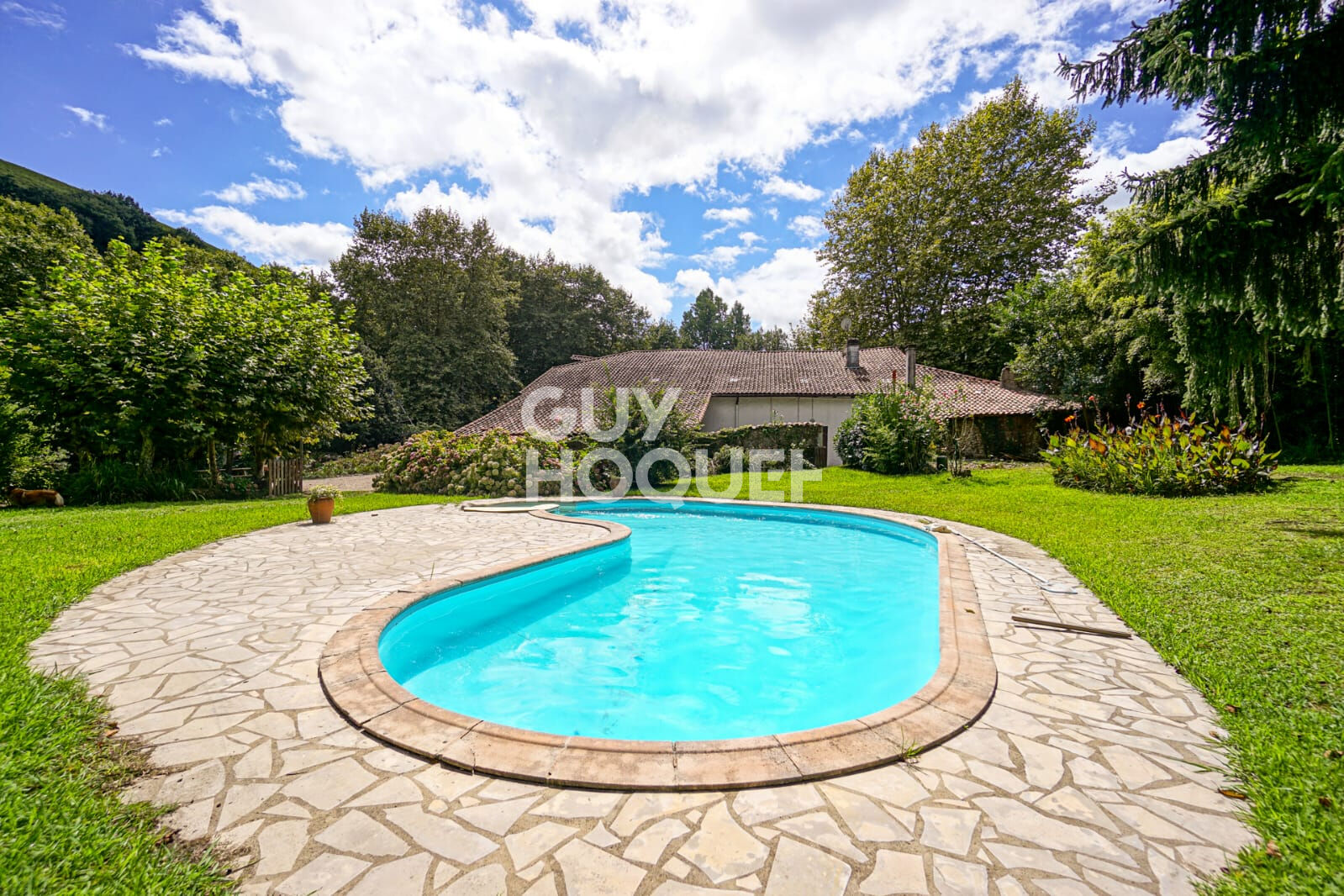 Maison Saint Pee Sur Nivelle 8 pièce(s) 367 m²