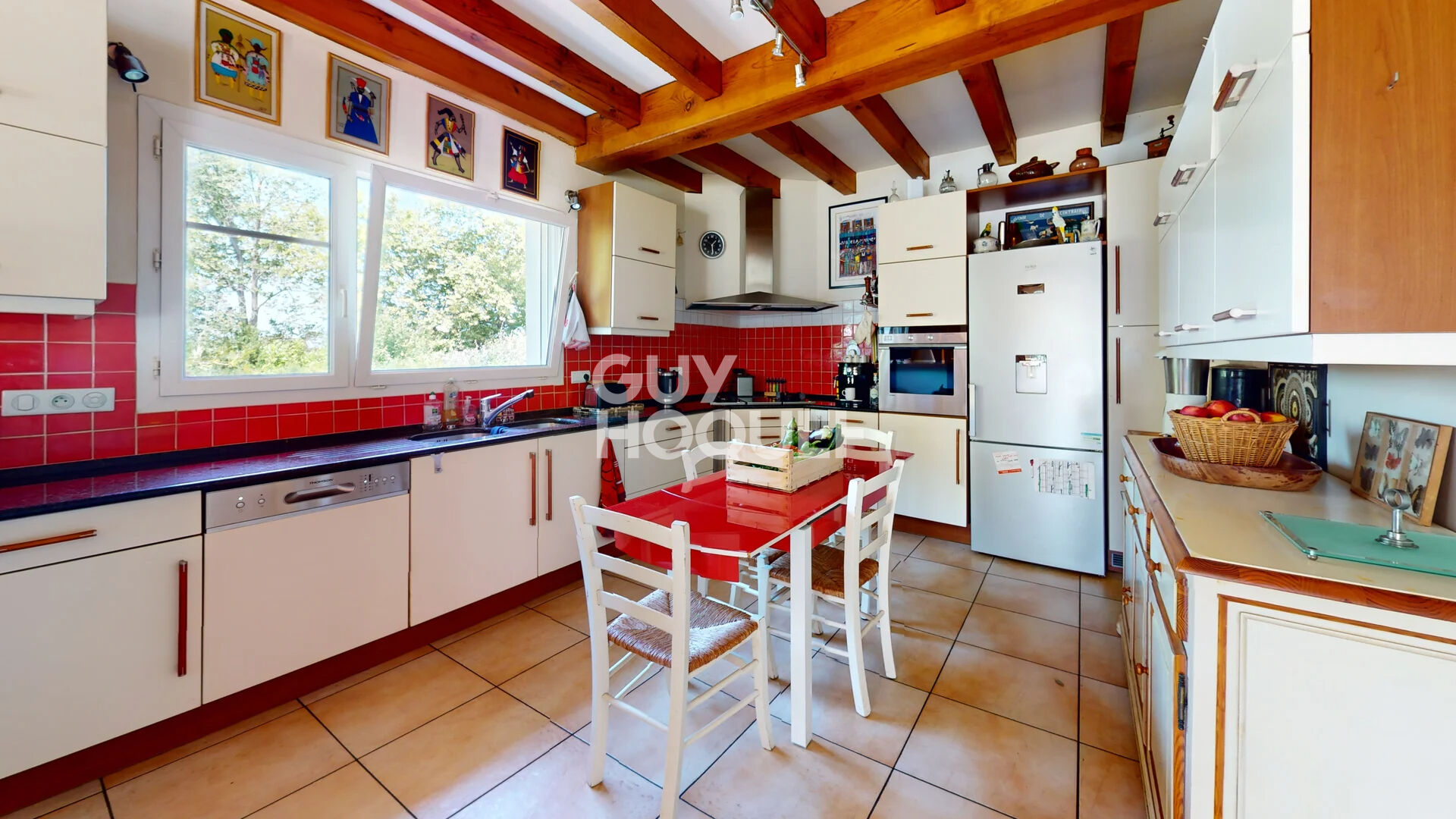 Villa de 184 m² située dans un quartier calme et huppé de Biarritz.