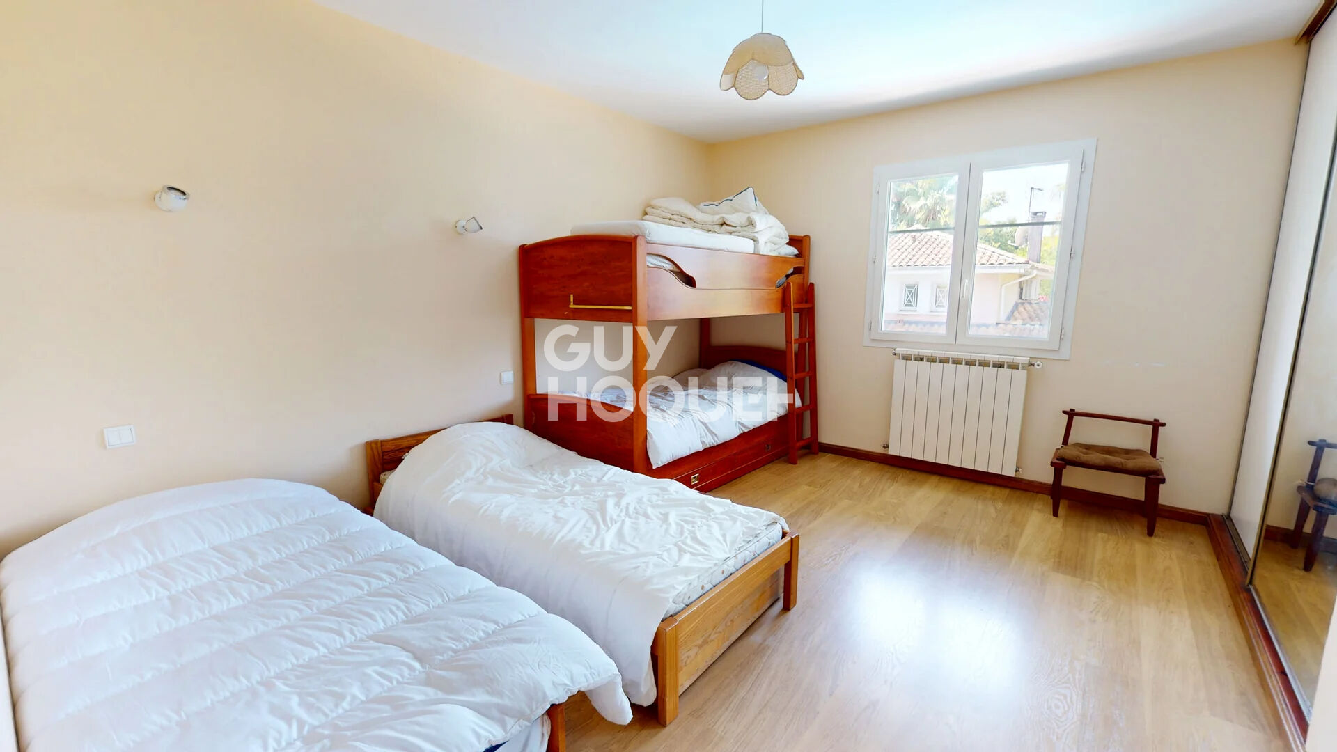 Villa de 184 m² située dans un quartier calme et huppé de Biarritz.