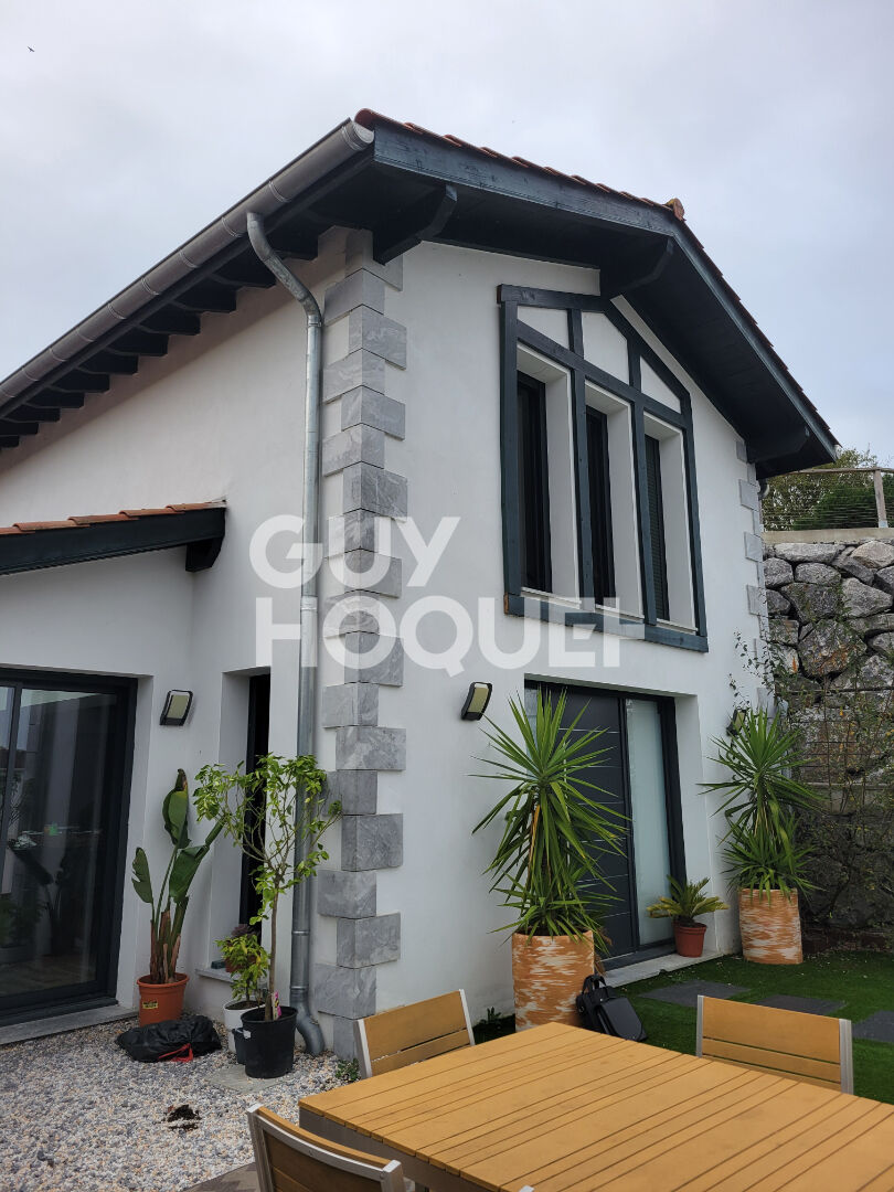 COUP DE COEUR - A  ne pas manquer : jolie maison contemporaine face au Lac de ST PEE SUR NIVELLE.