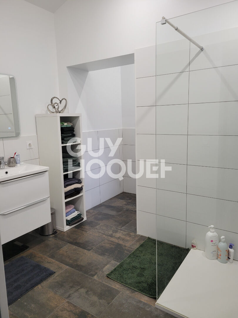 COUP DE COEUR - A  ne pas manquer : jolie maison contemporaine face au Lac de ST PEE SUR NIVELLE.