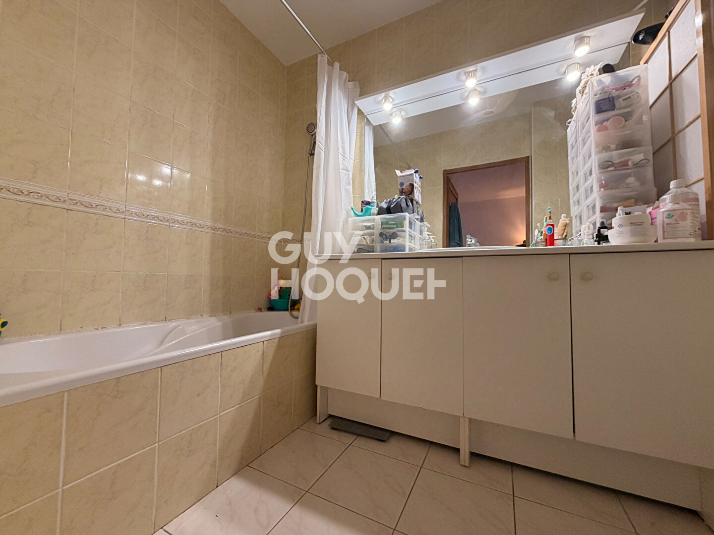 DEUX PIECES DE 42 M² AVEC TERRASSE