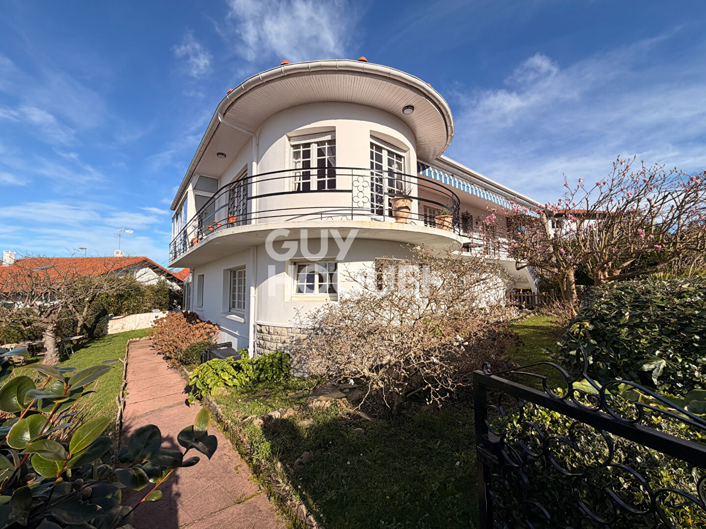 BEAU REZ DE JARDIN 4 PIECES QUARTIER LISSARDY