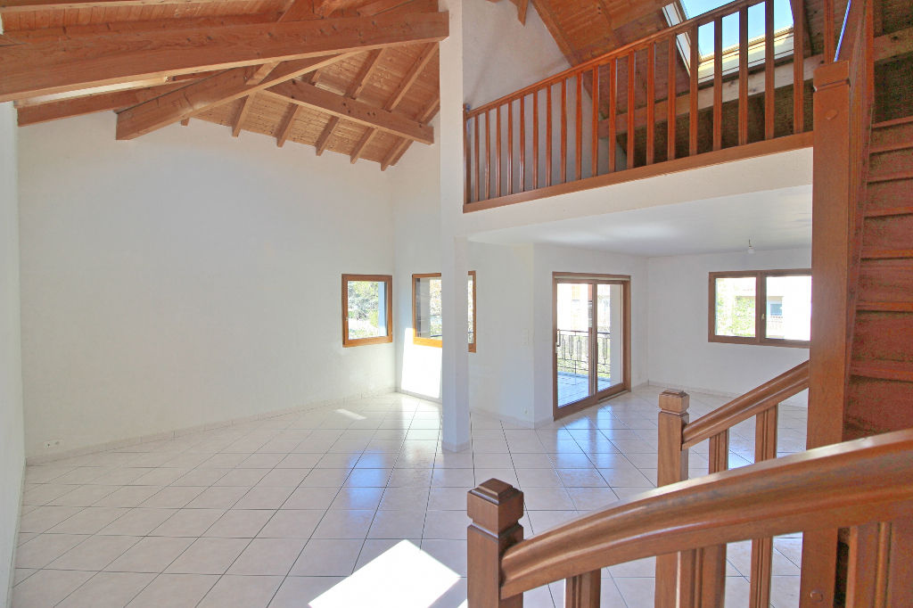 Appartement Saint Julien En Genevois 5 pièce(s) 155.08 m2