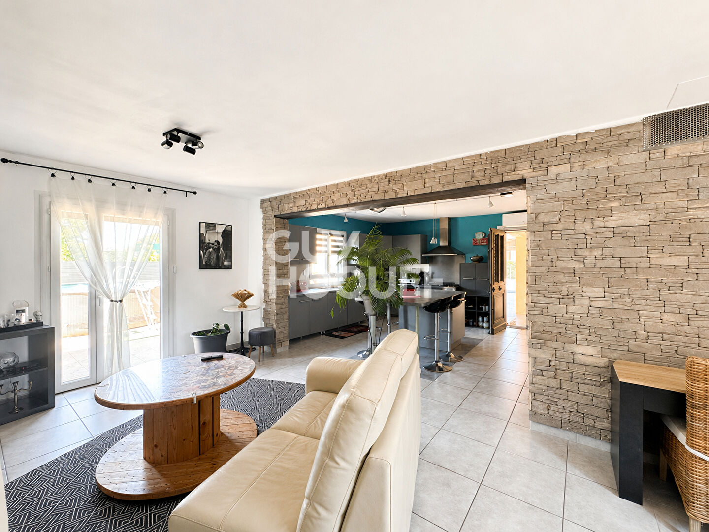 LUZINAY Maison individuelle  au coeur du village