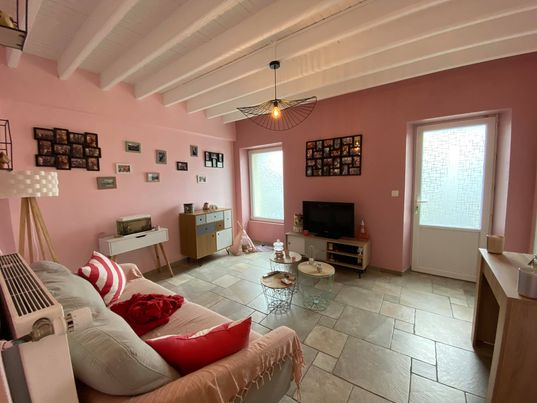 CHARMANTE MAISON DE VILLE