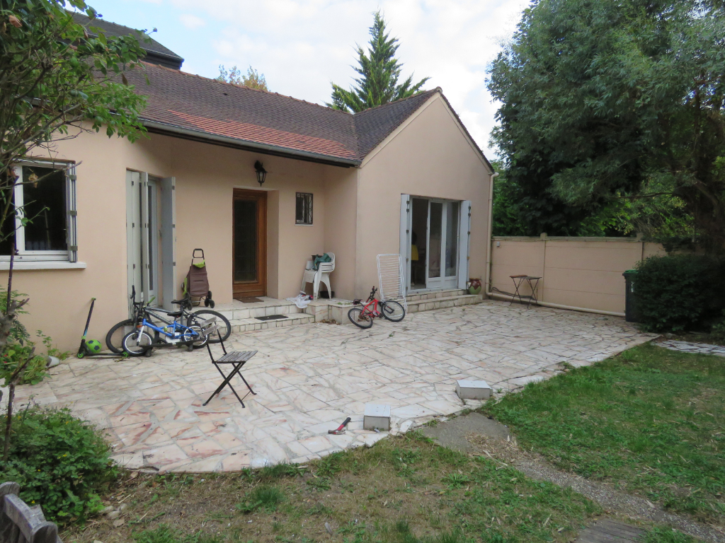 À vendre, maison de 4 pièces de plain pied .