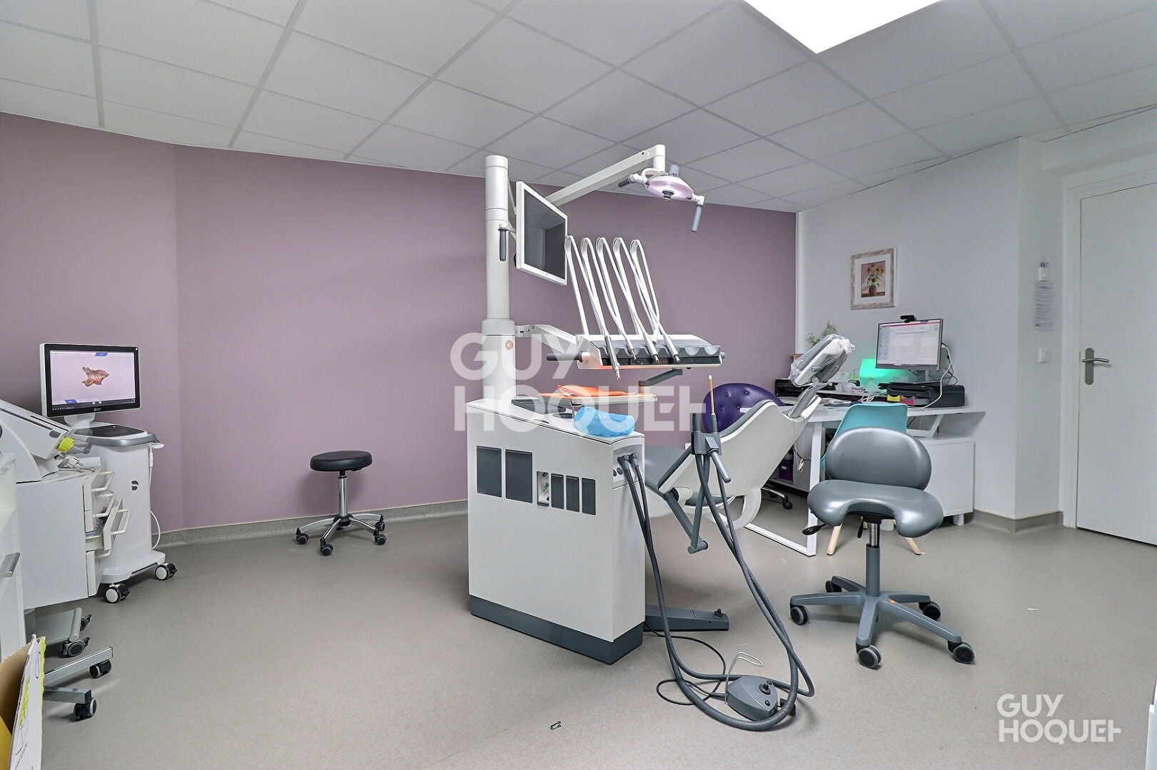 Local commercial Massy 100.94 m² avec 3 places de parking couvertes