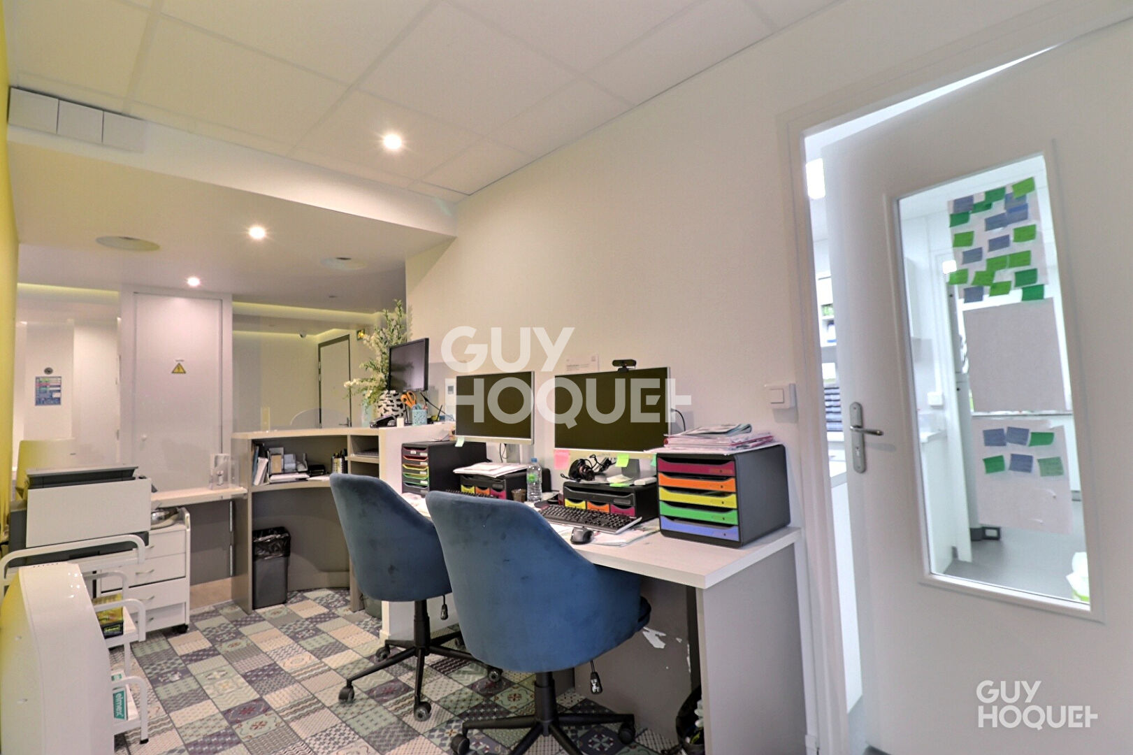 Local commercial Massy 100.94 m² avec 3 places de parking couvertes