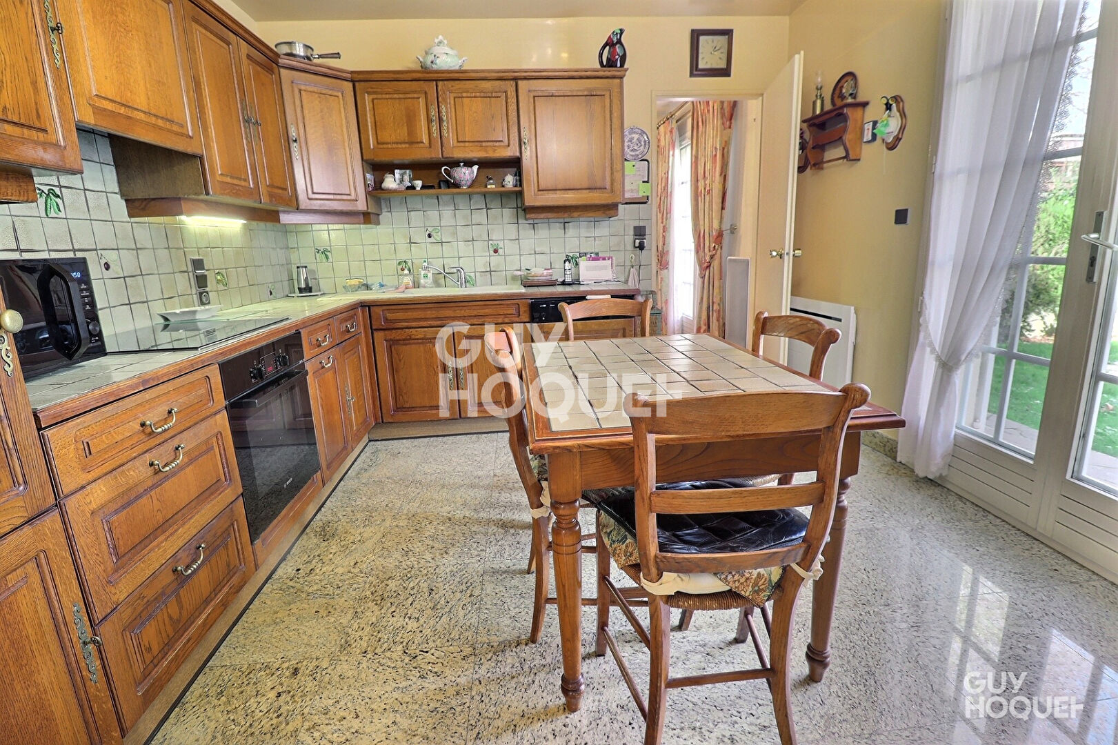 En vente une maison individuelle  6 pièces 127 m2, garage double, jardin arboré