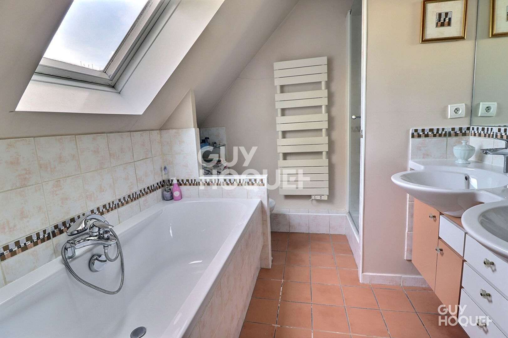 En vente une maison individuelle  6 pièces 127 m2, garage double, jardin arboré