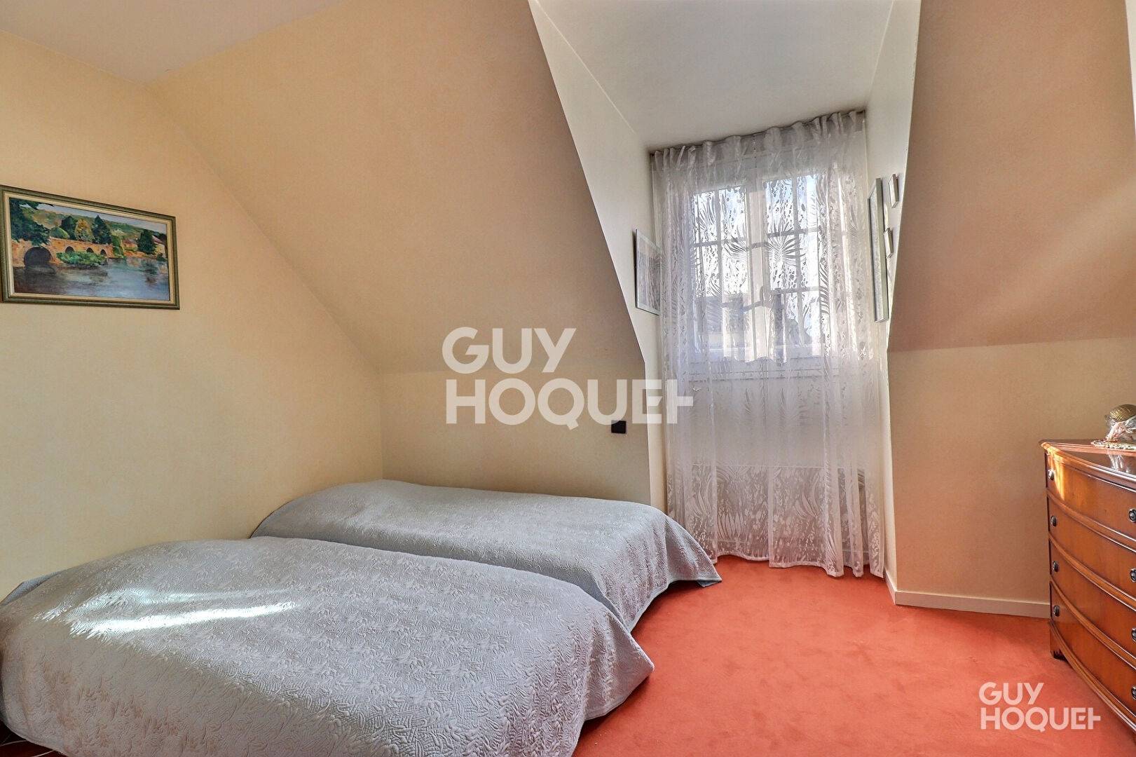 En vente une maison individuelle  6 pièces 127 m2, garage double, jardin arboré