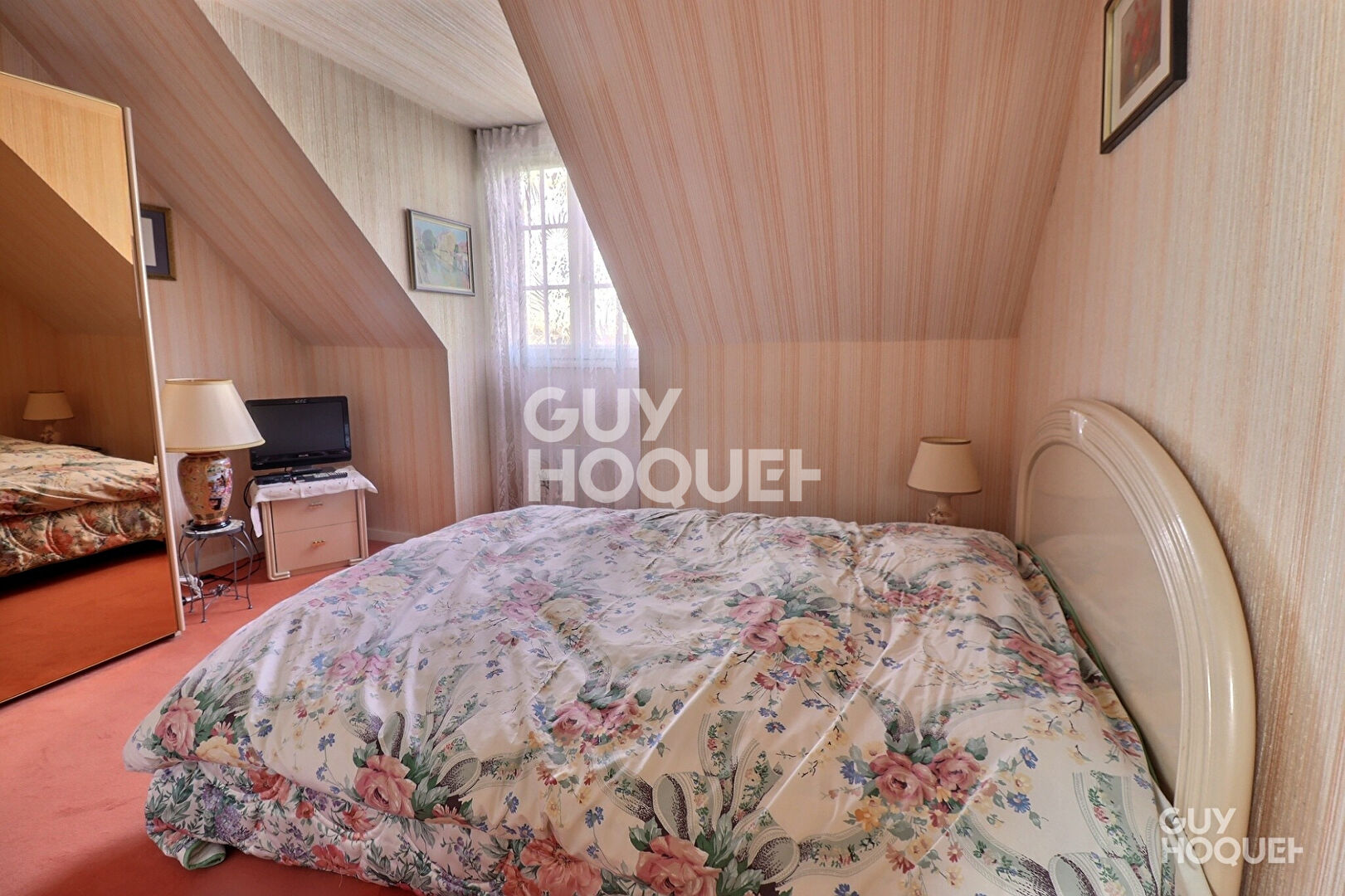 En vente une maison individuelle  6 pièces 127 m2, garage double, jardin arboré