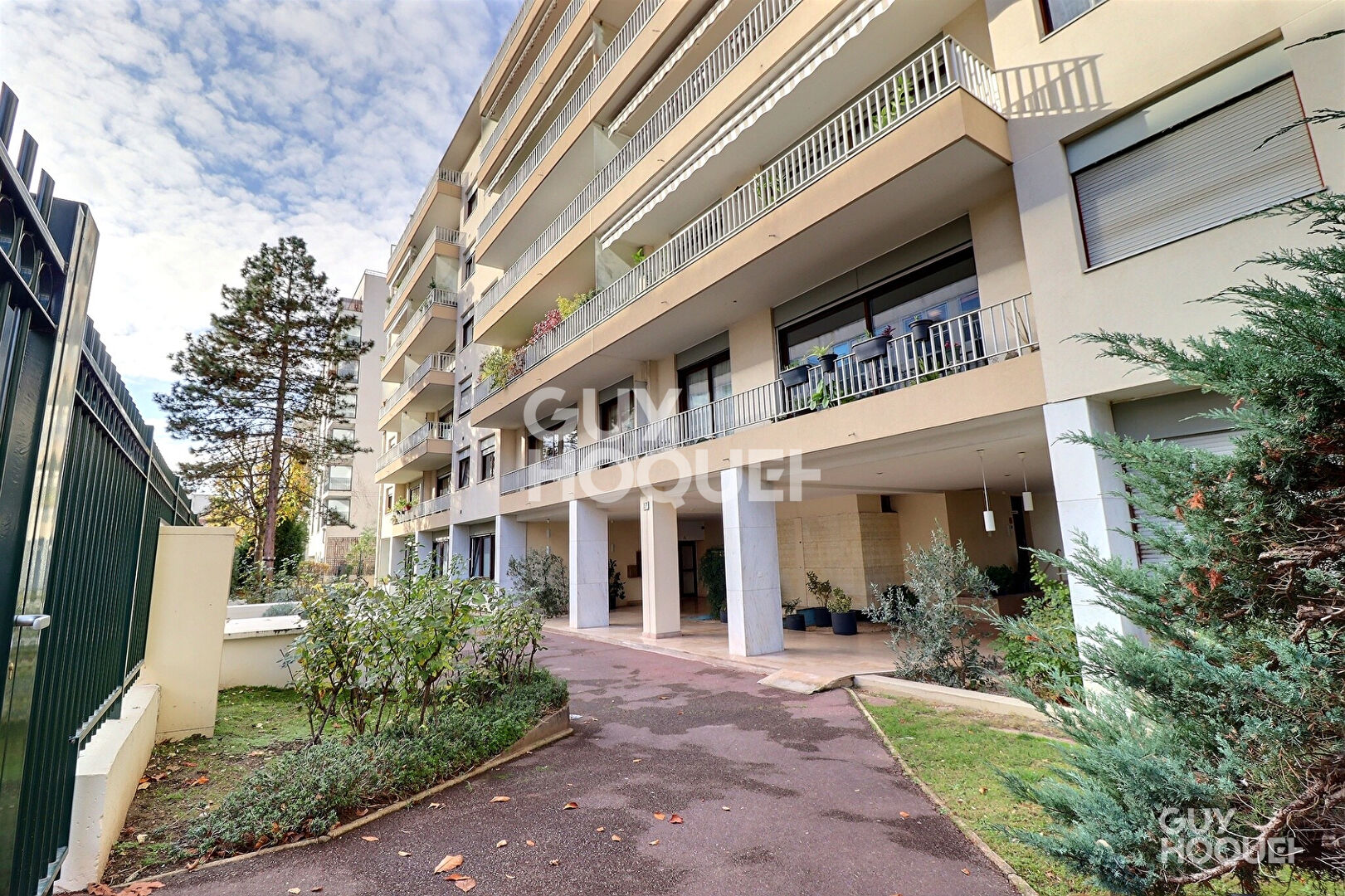 A vendre un appartement Rueil Malmaison 3 pièces  58 m2 cave et box