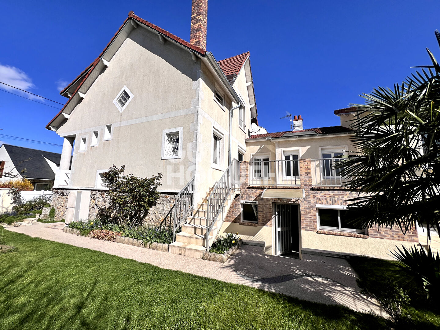 TRIANGLE D'OR Sainte Genevieve Des Bois maison 6 pièce(s) 159.33 m2