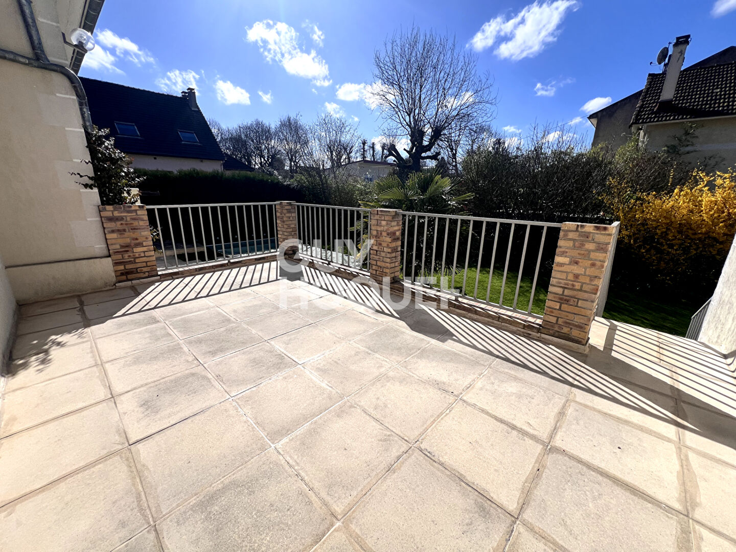 TRIANGLE D'OR Sainte Genevieve Des Bois maison 6 pièce(s) 159.33 m2