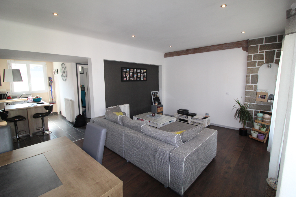 à vendre à SAINT NAZAIRE, proche Mairie, T3 de 78 m²